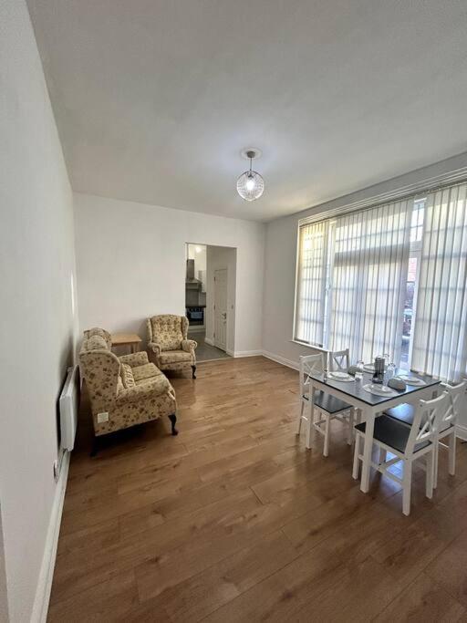 Leicester Spacious Flat With Free Parking Exterior photo